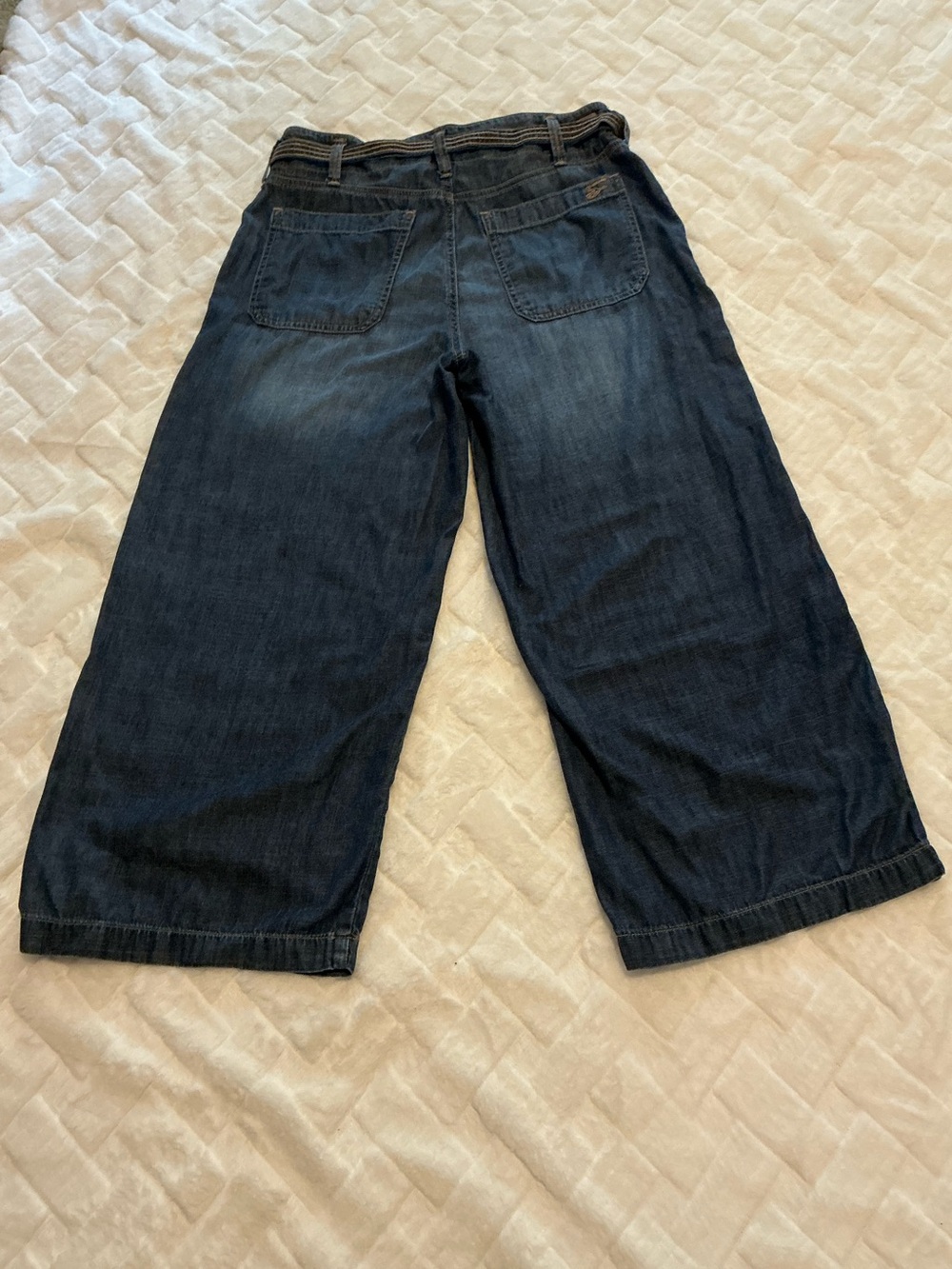 Seven7 Dark Blue Light Tencel Denim Cropped Wide Legged jeans with Gold Logo EUC - Picture 4 of 12